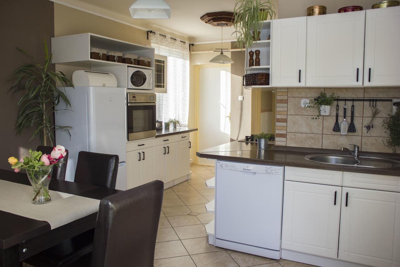 Gabi Apartman Gyenesdiás Buitenkant foto