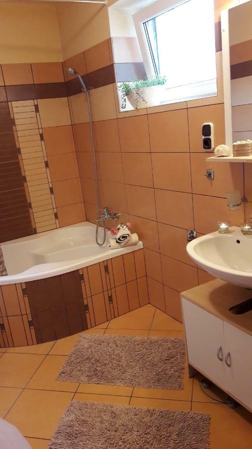 Gabi Apartman Gyenesdiás Buitenkant foto