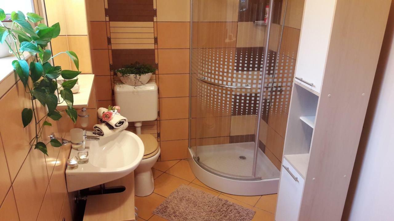 Gabi Apartman Gyenesdiás Buitenkant foto